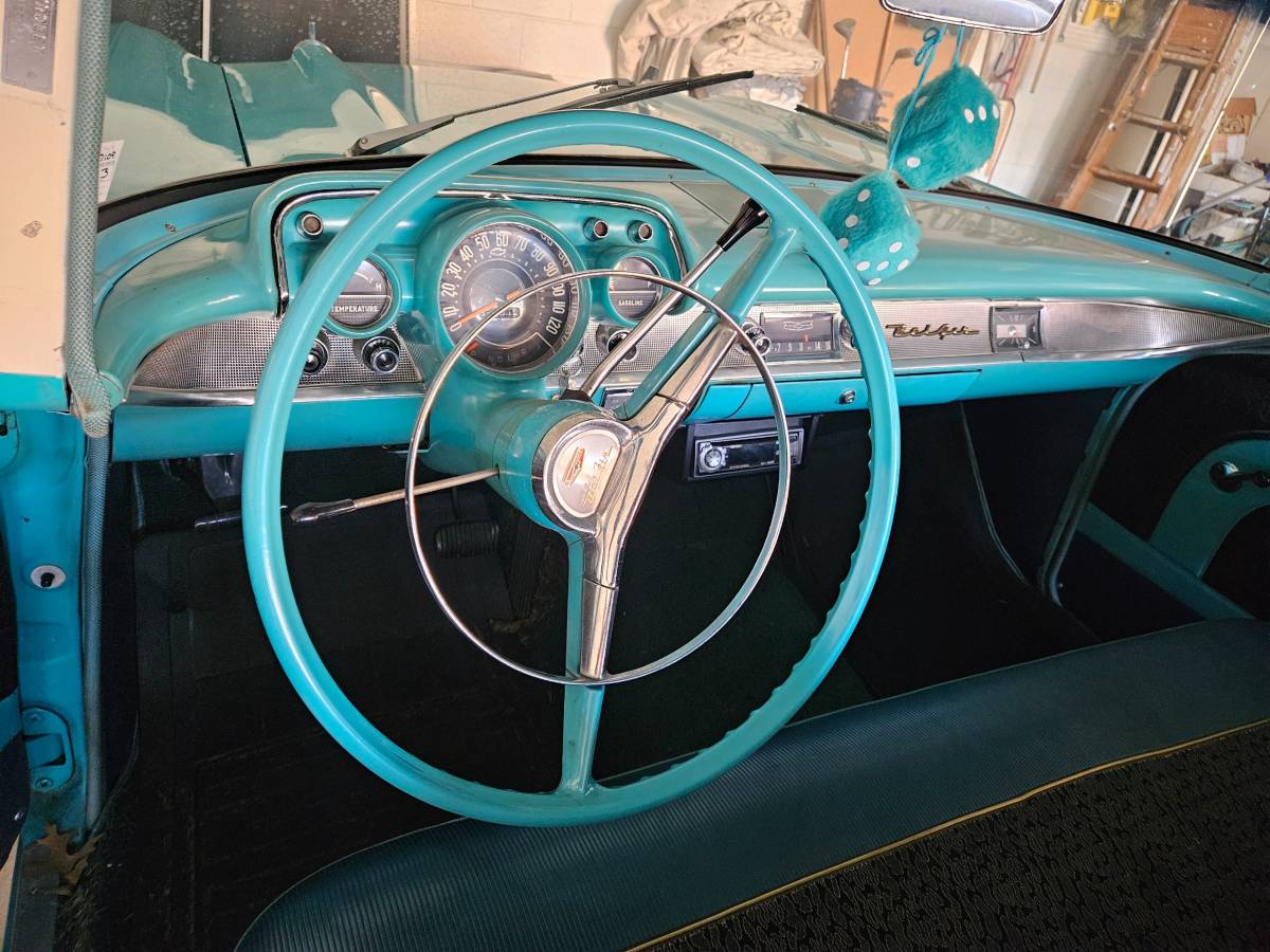 4-door-chevy-sedan-1957-8