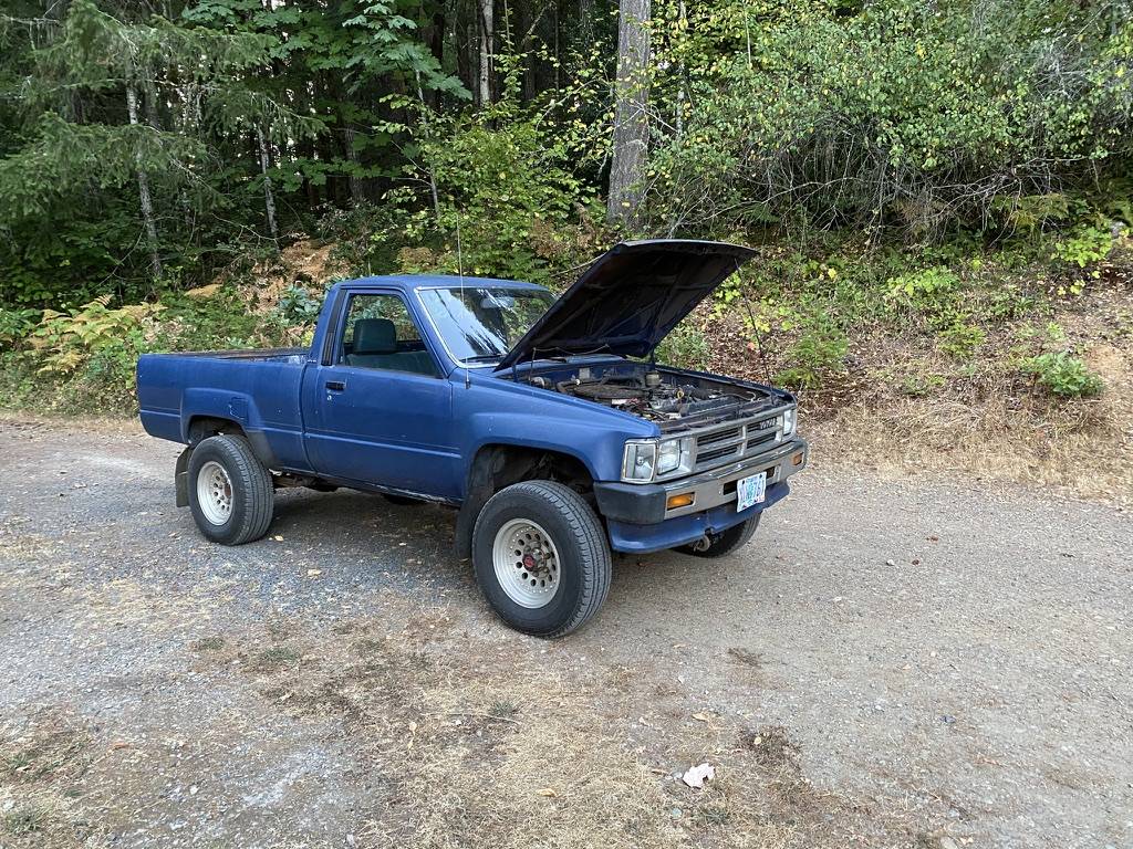 4wd-toyota-pickup-truck-1987-blue-1