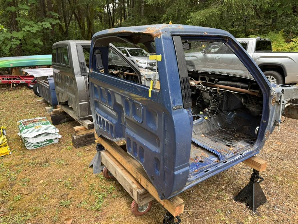 4wd-toyota-pickup-truck-1987-blue-5