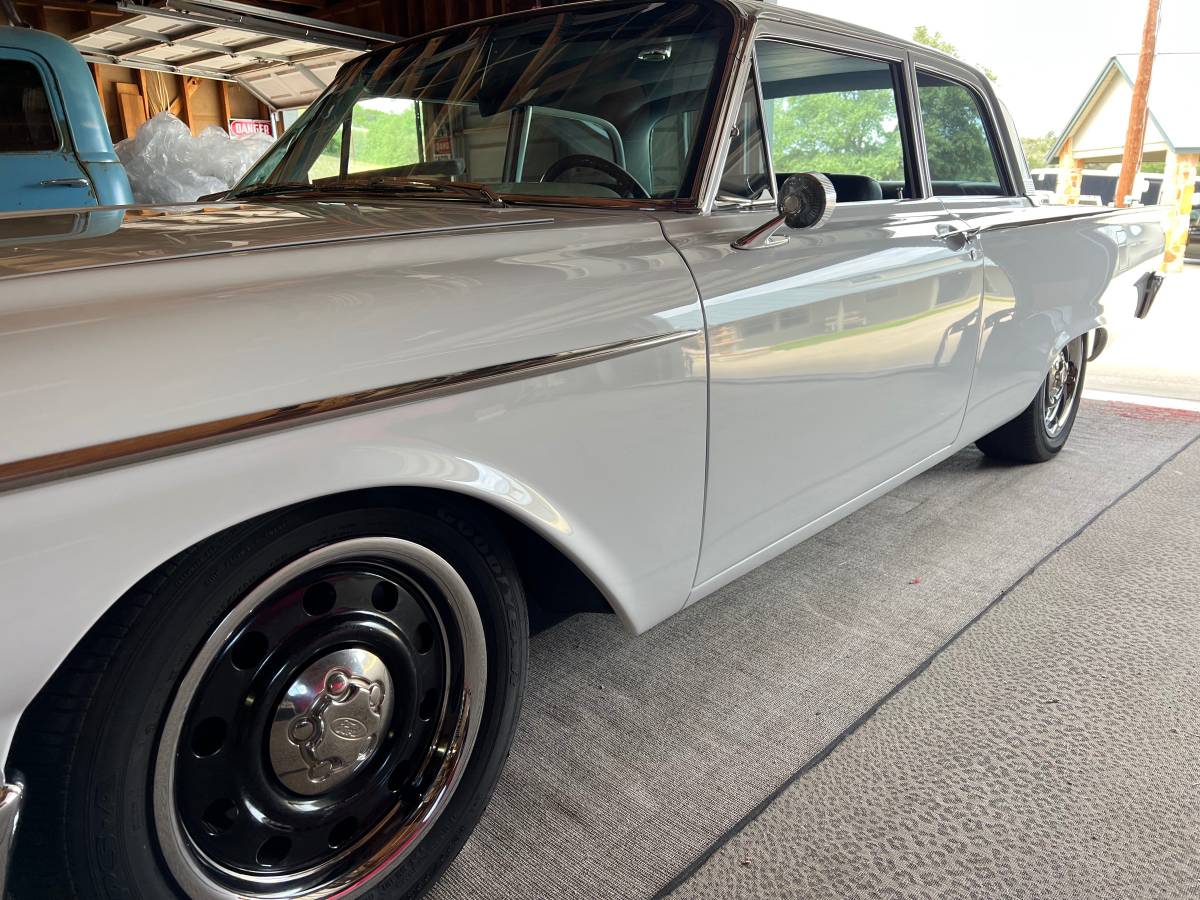 61-ford-fairlane-1961-white-1