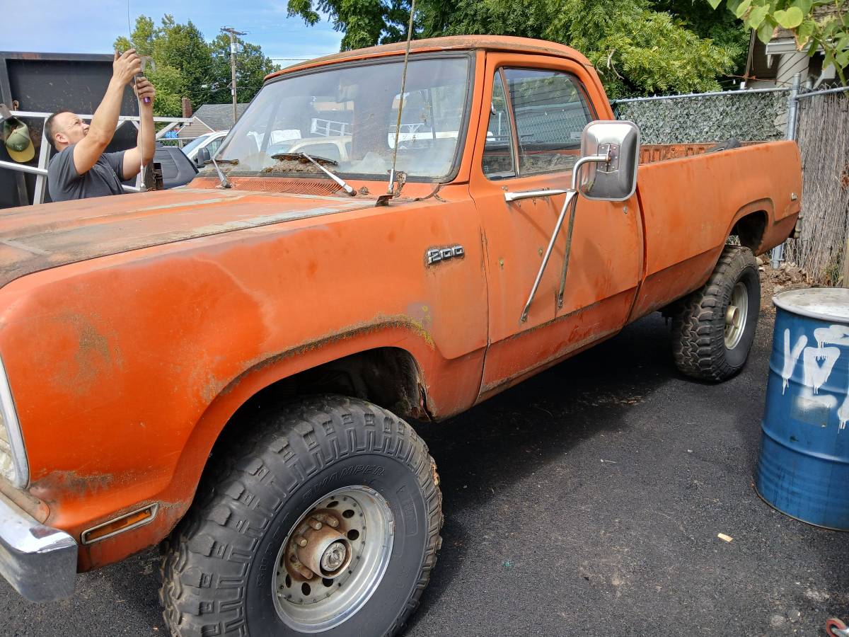 72-dodge-200-1972-5