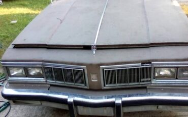 83-olds-regency-brougham-4dr-1983-3