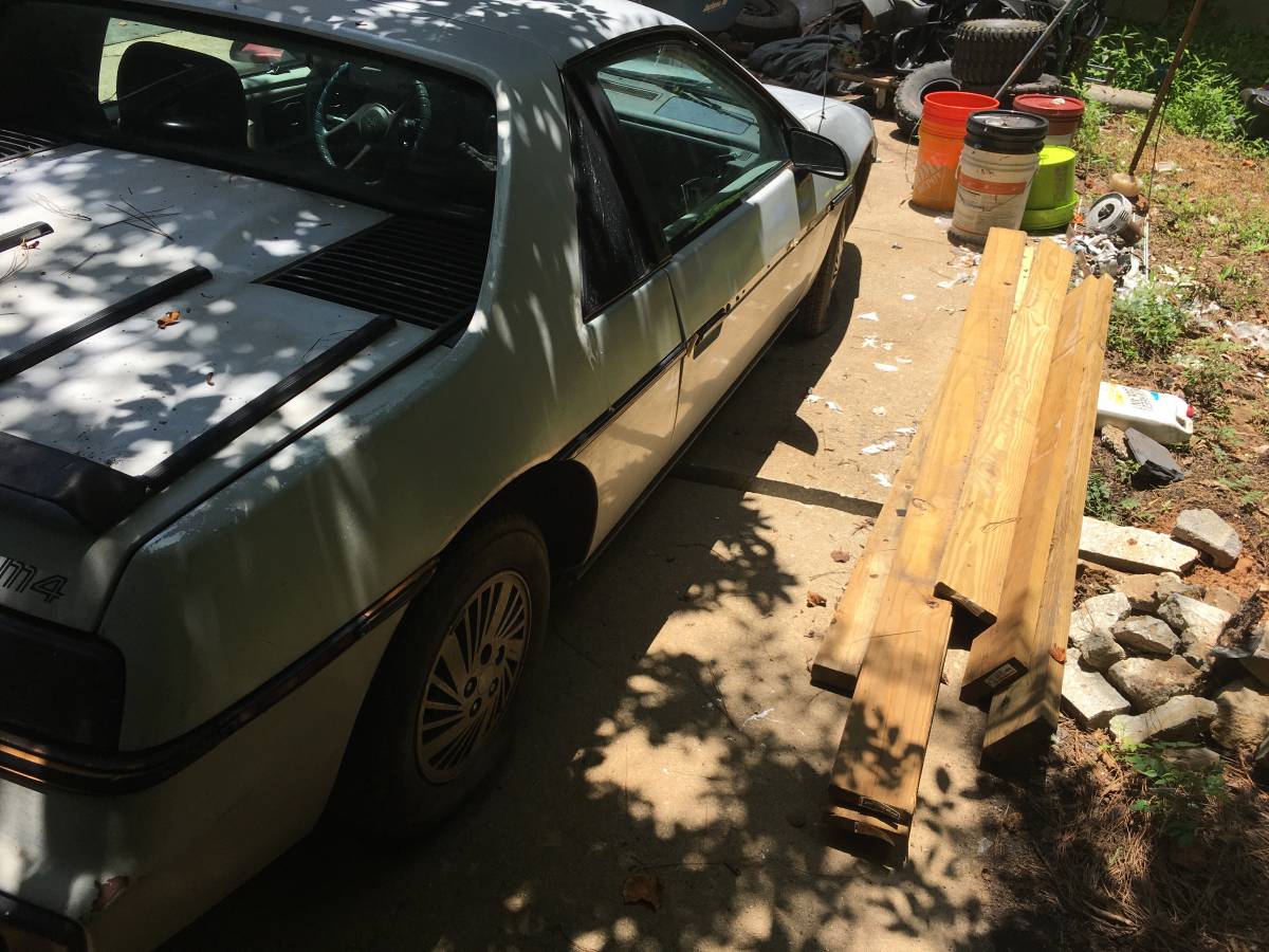 85-pontiac-fiero-1985-silver-2