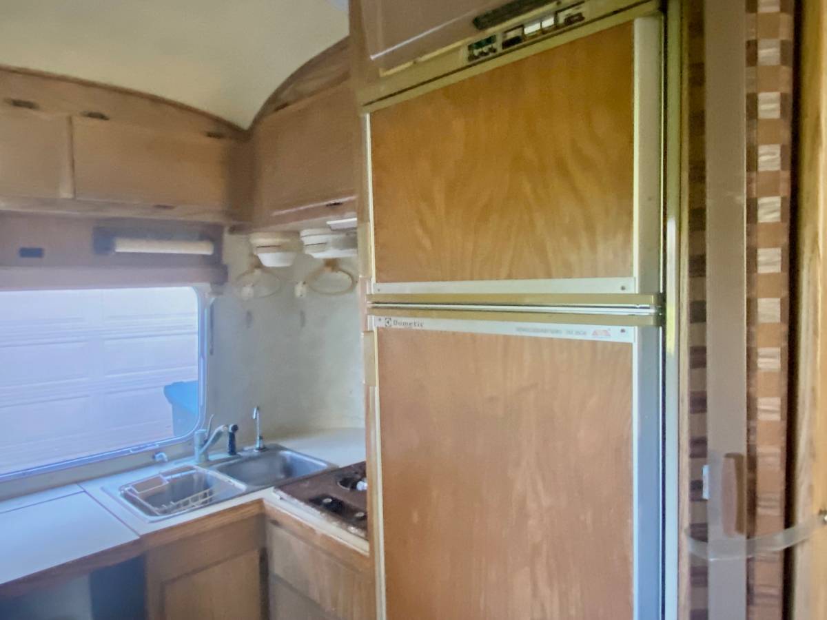 Airstream-transair-24-motorhome-1982-silver-11