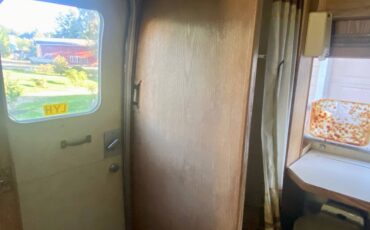 Airstream-transair-24-motorhome-1982-silver-12