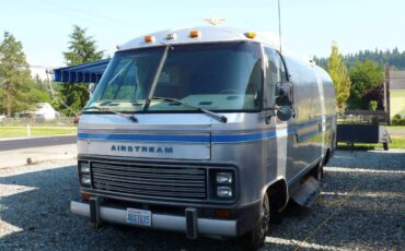 Airstream-transair-24-motorhome-1982-silver-13