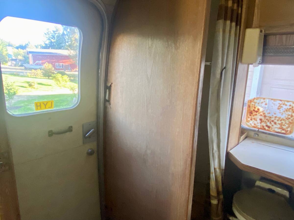 Airstream-transair-24-motorhome-1982-silver-15