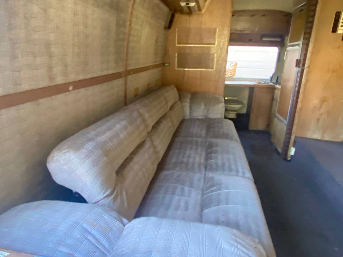Airstream-transair-24-motorhome-1982-silver-17
