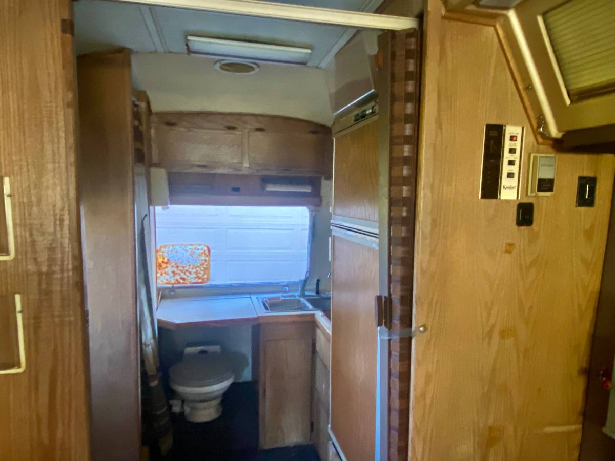 Airstream-transair-24-motorhome-1982-silver-20