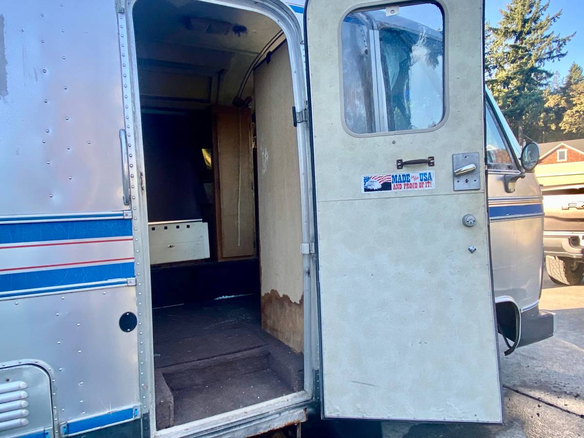 Airstream-transair-24-motorhome-1982-silver-22