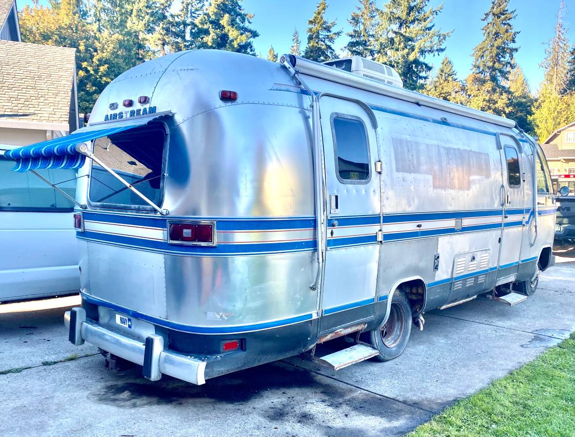 Airstream-transair-24-motorhome-1982-silver-3
