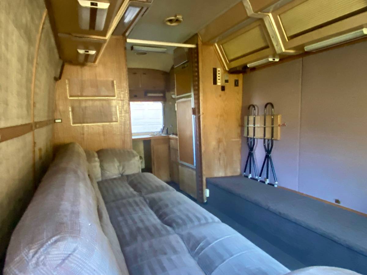 Airstream-transair-24-motorhome-1982-silver-4