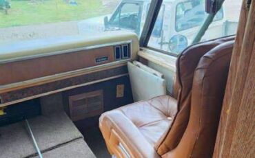 Airstream-transair-24-motorhome-1982-silver-7