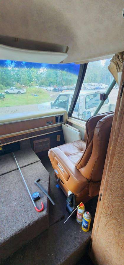 Airstream-transair-24-motorhome-1982-silver-7