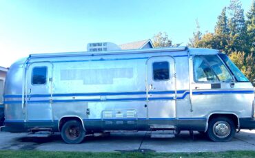 Airstream-transair-24-motorhome-1982-silver-9