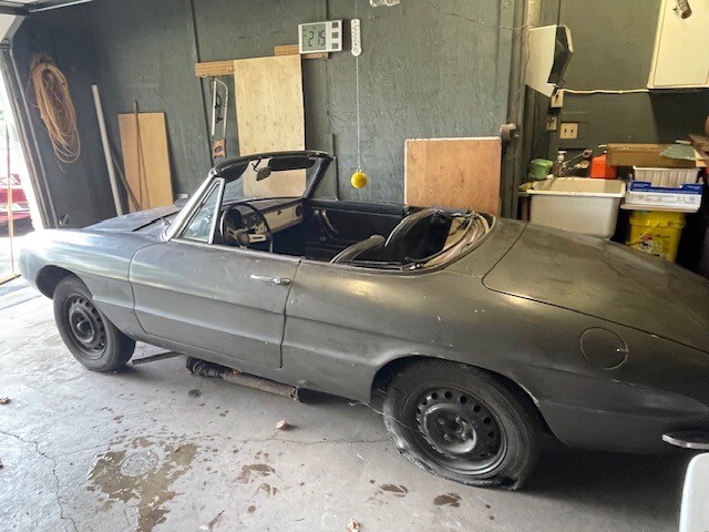 Alfa-Romeo-Duetto-1967-Convertible-1