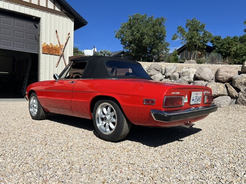 Alfa-Romeo-Spider-1972-Convertible-1