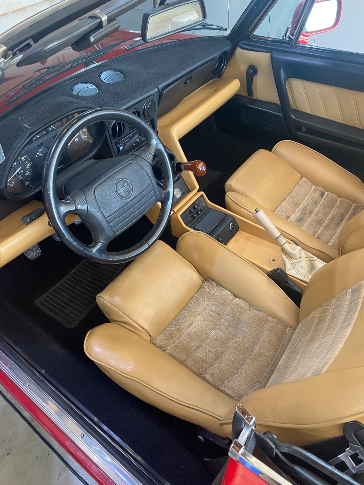 Alfa-Romeo-Spider-1991-Convertible-9