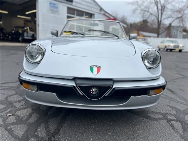 Alfa-Romeo-Spider-Quadrifoglio-1987-14