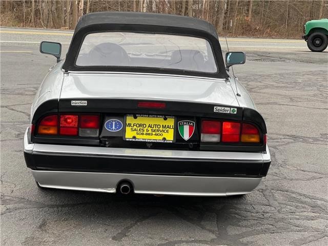 Alfa-Romeo-Spider-Quadrifoglio-1987-20
