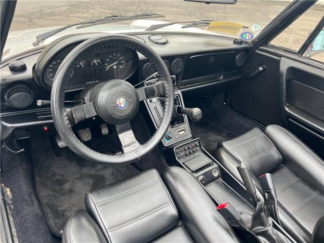 Alfa-Romeo-Spider-Quadrifoglio-1987-28