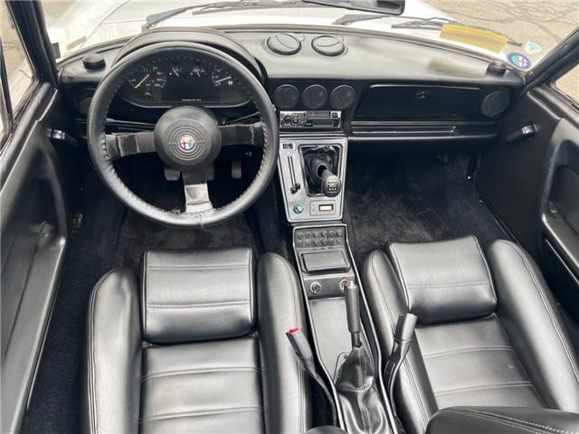 Alfa-Romeo-Spider-Quadrifoglio-1987-29