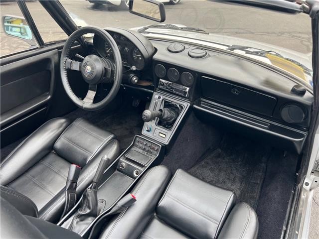 Alfa-Romeo-Spider-Quadrifoglio-1987-32