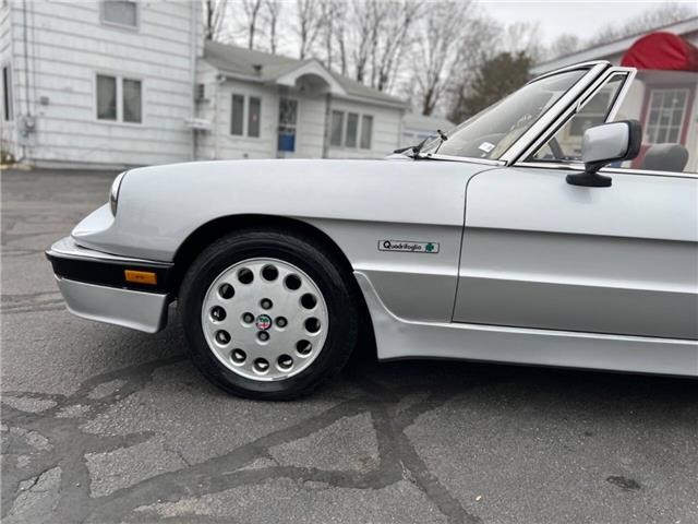 Alfa-Romeo-Spider-Quadrifoglio-1987-4