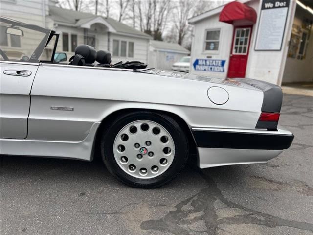 Alfa-Romeo-Spider-Quadrifoglio-1987-5