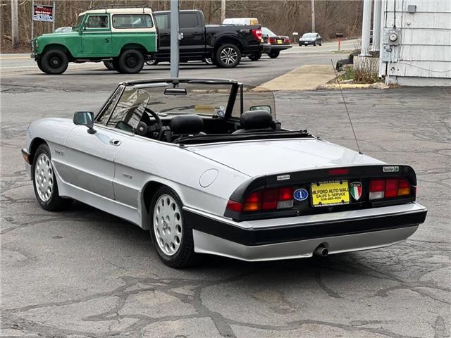 Alfa-Romeo-Spider-Quadrifoglio-1987-6
