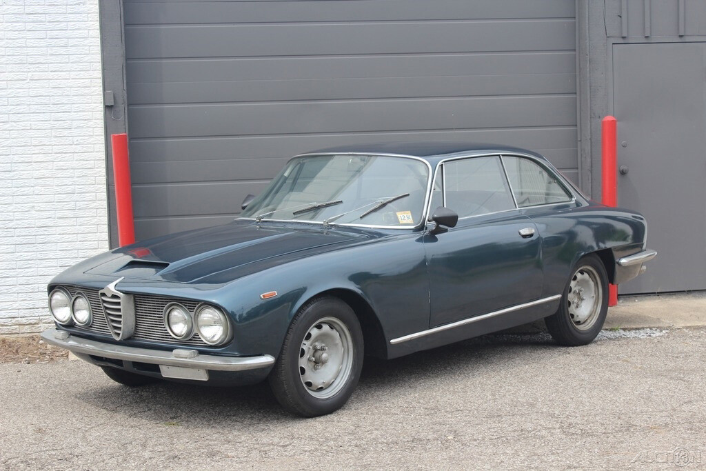 Alfa-Romeo-Sprint-2600-1966-Coupe-10