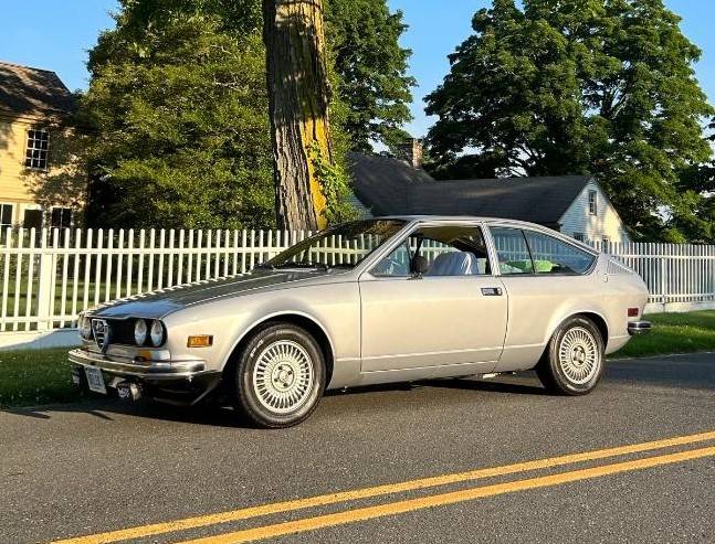 Alfa-romeo-alfetta-gt-1976-silver-11