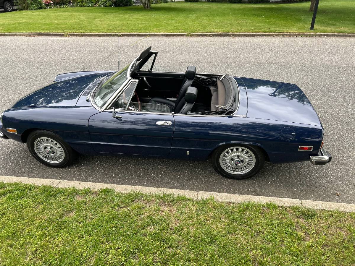 Alfa-romeo-spider-1974-blue