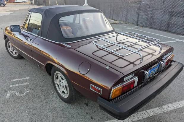 Alfa-romeo-spider-1982-red-4