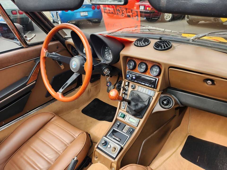 Alfa-romeo-spider-1984-2