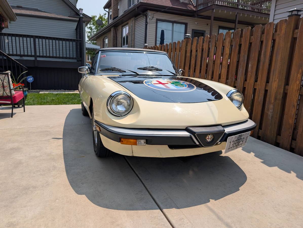 Alfa-romeo-spider-1985-yellow-1