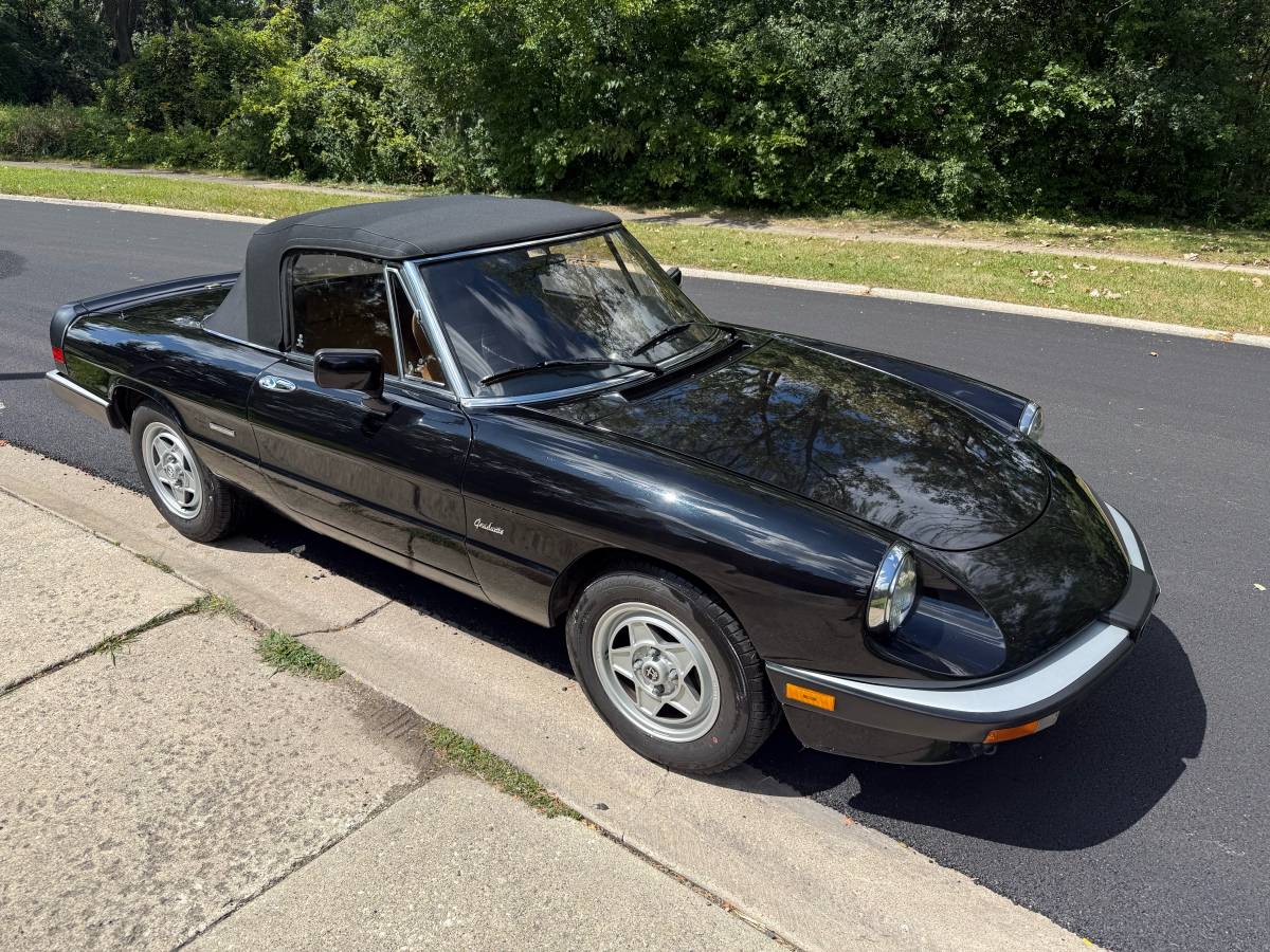 Alfa-romeo-spider-1990-black-10