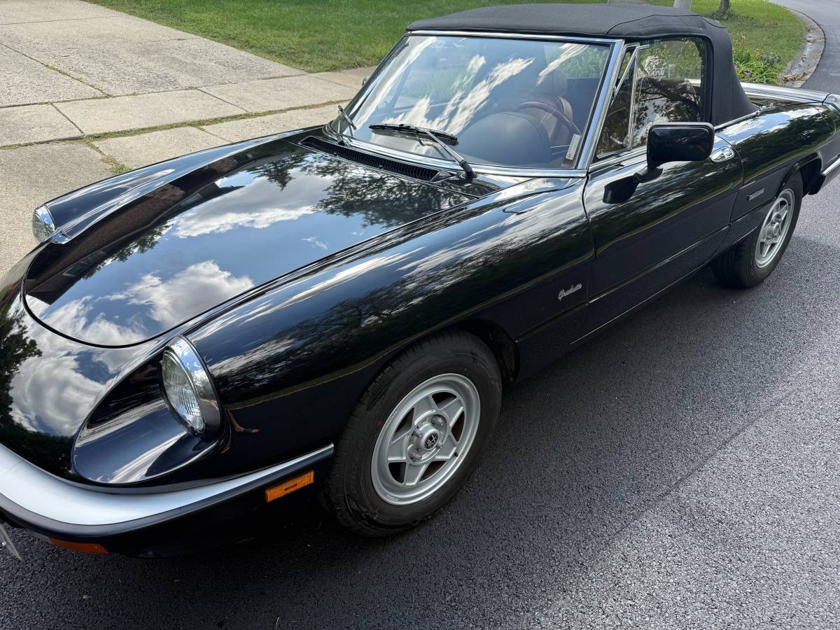 Alfa-romeo-spider-1990-black-11