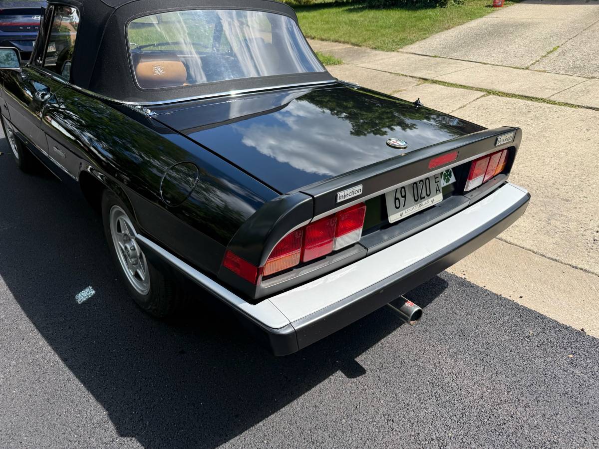 Alfa-romeo-spider-1990-black-12