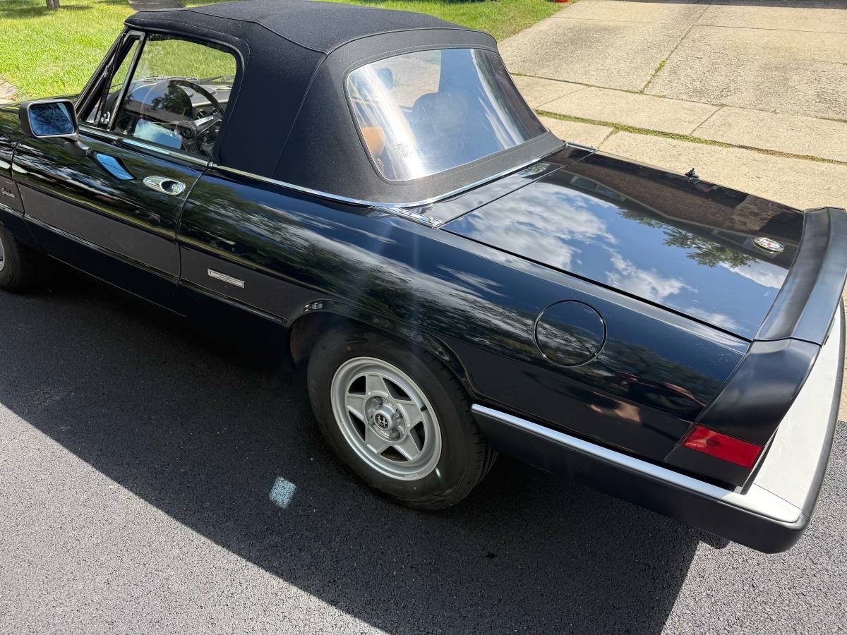 Alfa-romeo-spider-1990-black-13