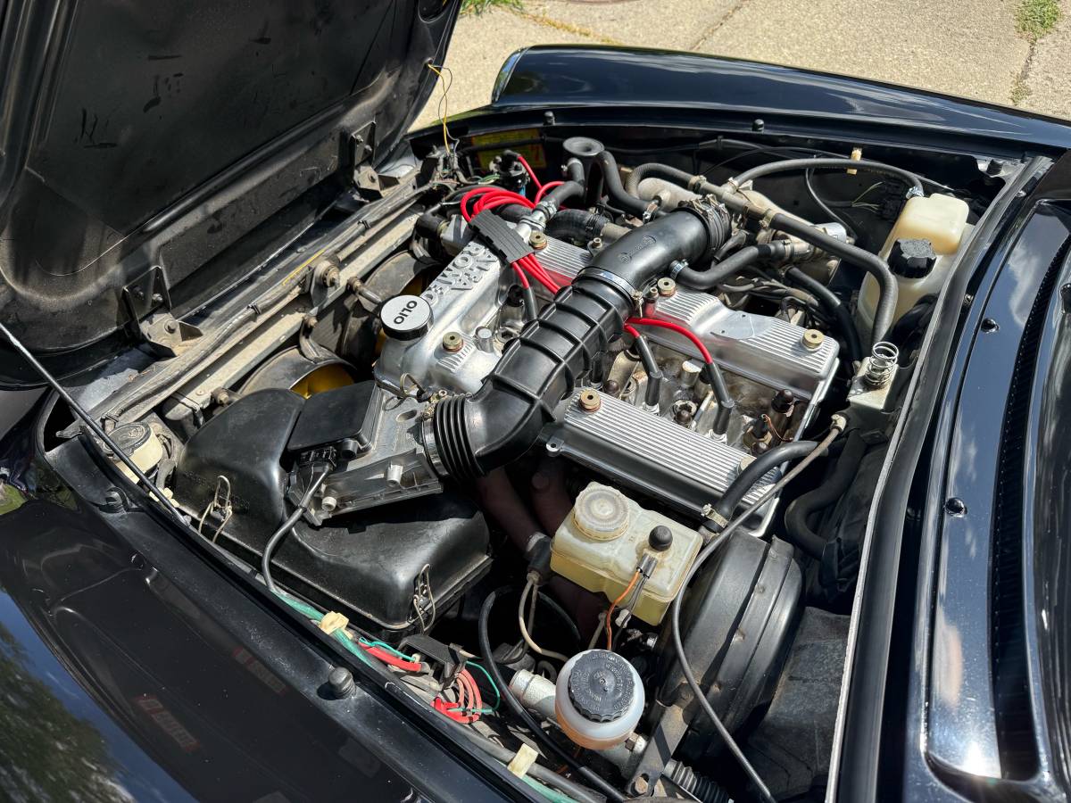 Alfa-romeo-spider-1990-black-5