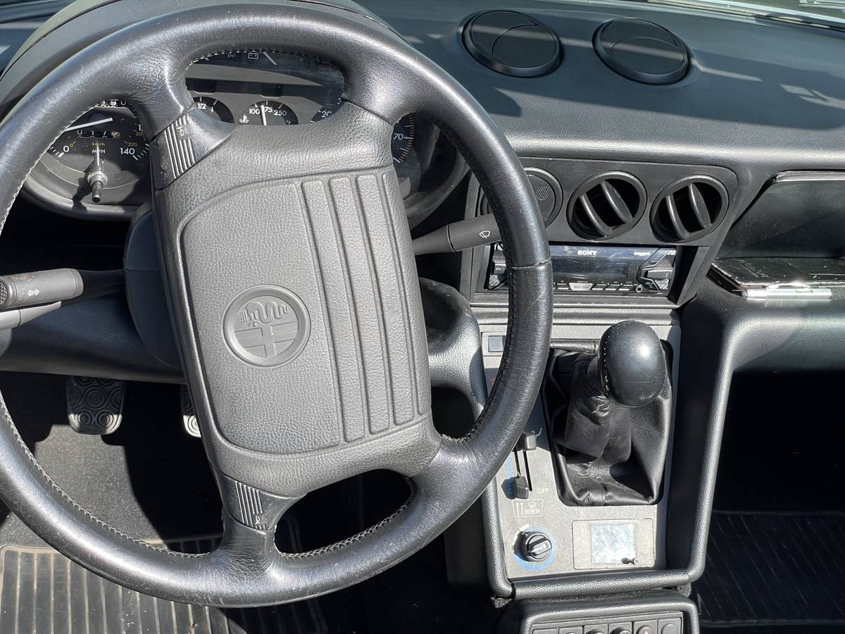Alfa-romeo-spider-veloce-1993-black-5
