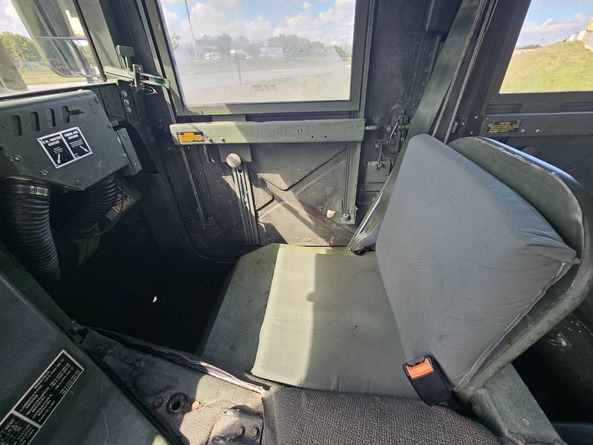 Am-general-998-diesel-1989-20