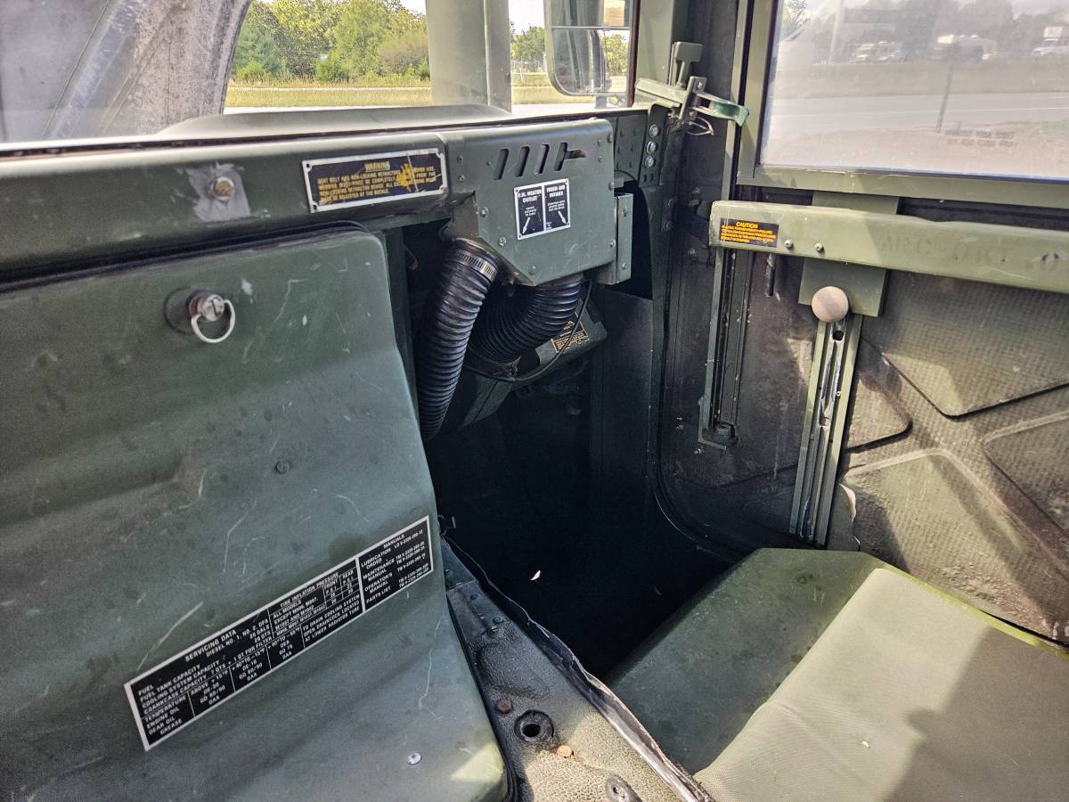 Am-general-998-diesel-1989-21