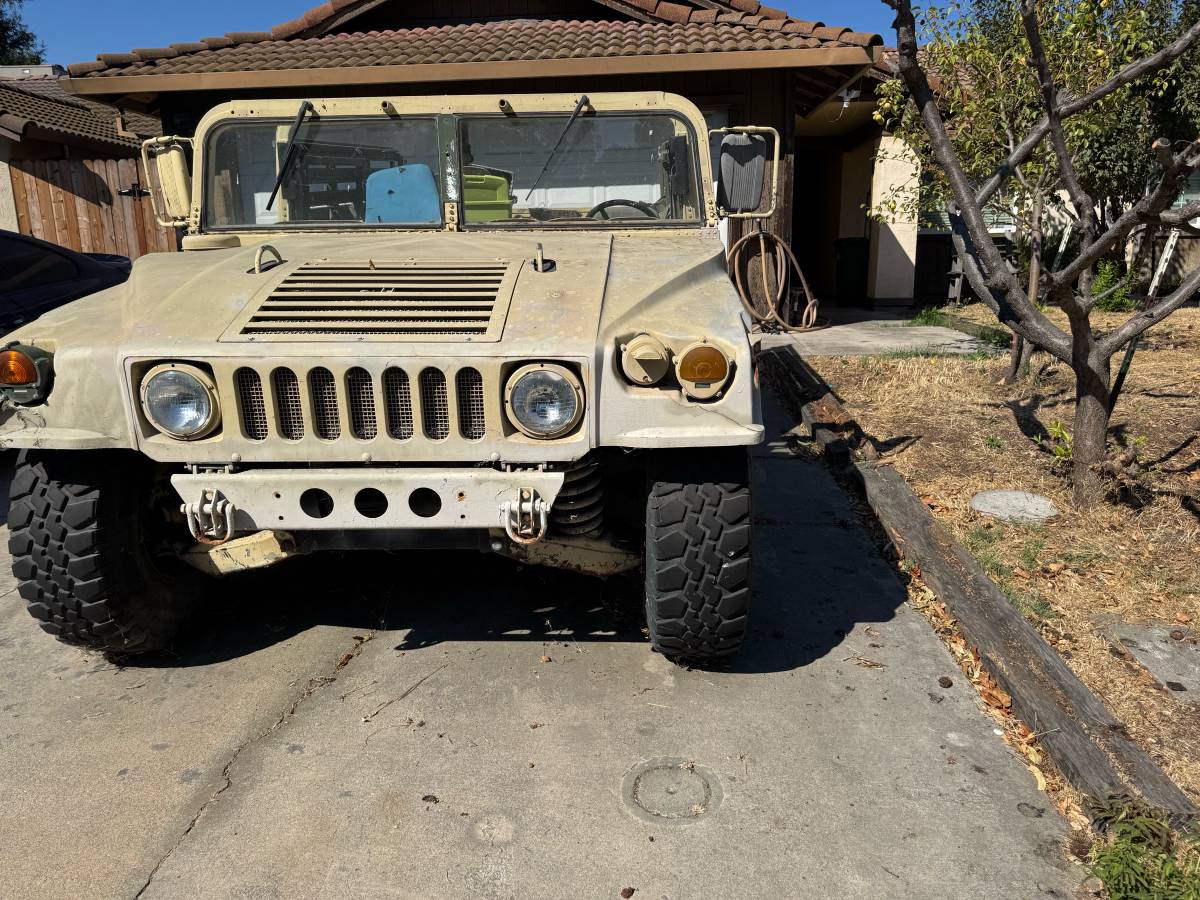 Am-general-humvee-diesel-1987