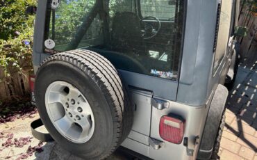 Amc-jeep-1988-silver-4