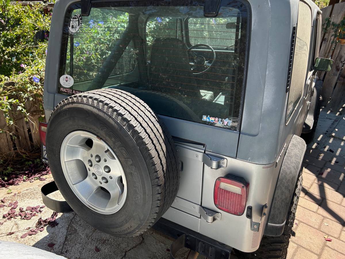 Amc-jeep-1988-silver-4
