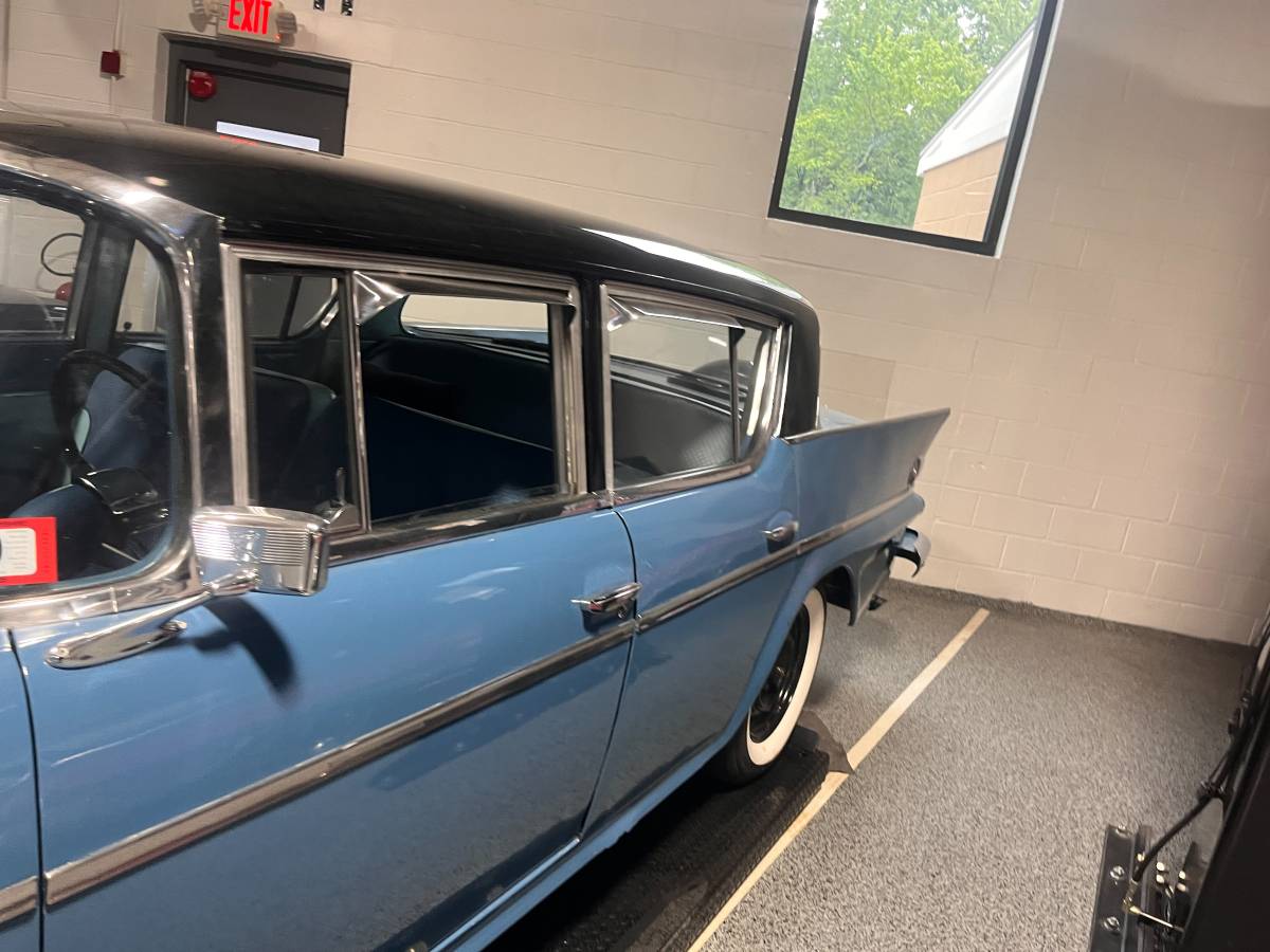 Amc-rambler-1958-blue-17