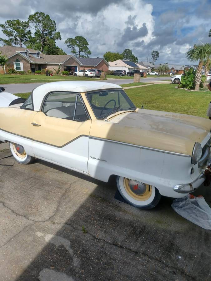 American-motors-metropolitan-1960-yellow-5