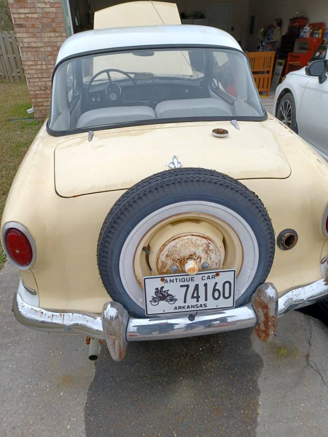 American-motors-metropolitan-1960-yellow-7